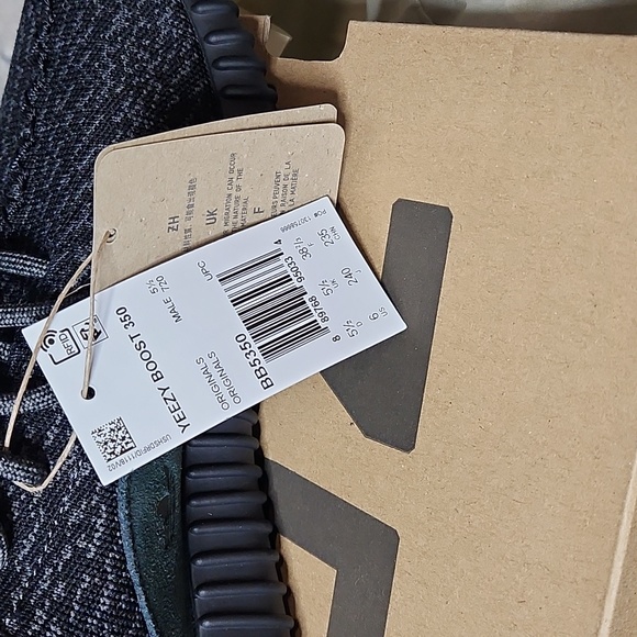 adidas Yeezy Boost 350Pirate Black (2016) - Picture 2 of 7